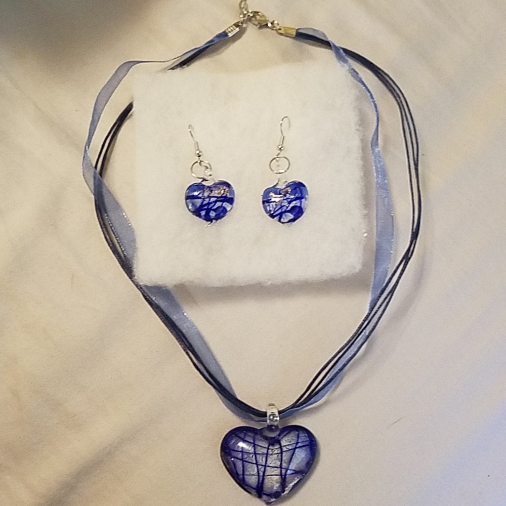Earnings and necklace set